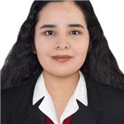 Profesora de español imparte clases a todas las personas que quieran aprender